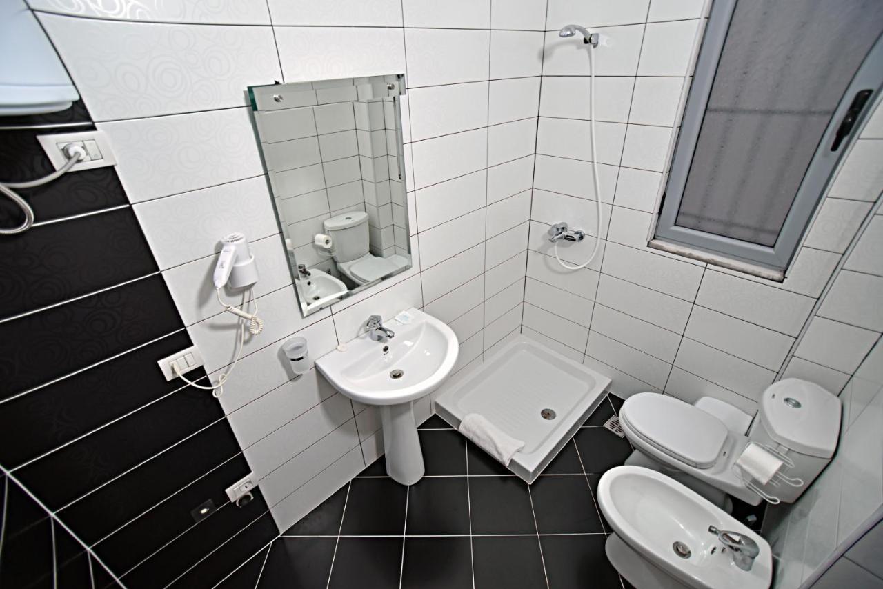Sunrise Suites Вльора Екстер'єр фото